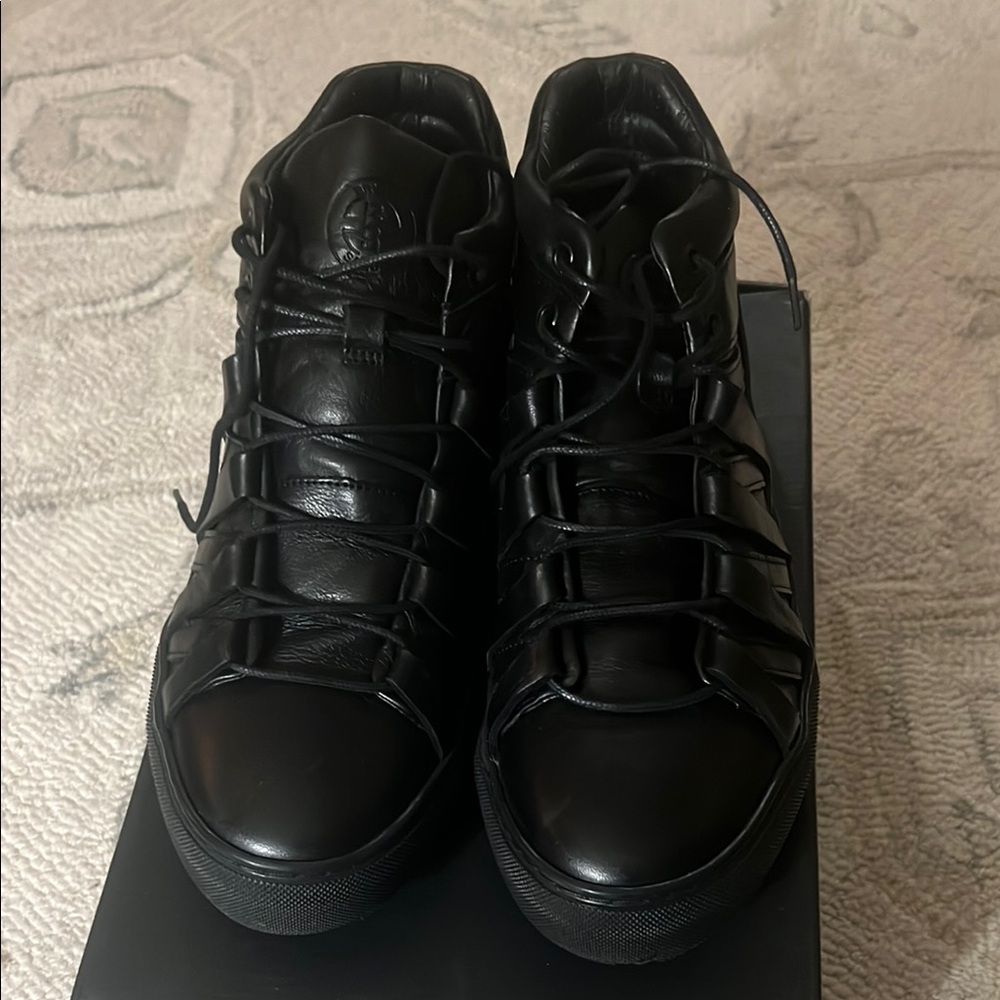 Samuel Bryan Sneakers
